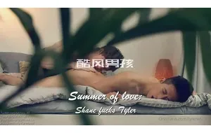 TYLER WU-被大男孩压身下 | 视频