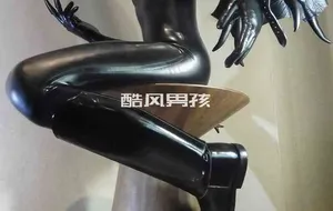 POLOPLUTO 塑胶诱惑 | 写真