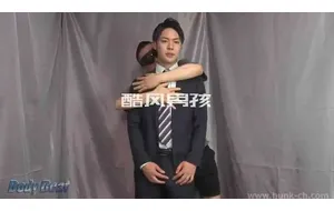 日本大叔玩身寸粗雕西装男 | 视频