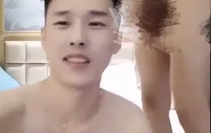 精瘦小帅和男友的日常 | 视频