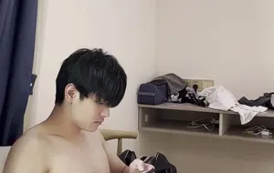 光头大叔又勾了个帅鸭 | 视频
