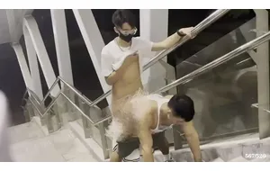 子墨 & 亚伦 三人天桥野战 | 视频
