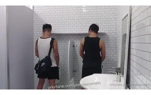 骚狗公厕服务多人 | 视频